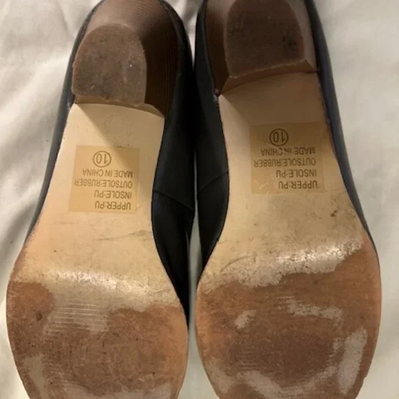 Journee Collection Classic Mary Jane Pumps Grey Heels Size 10M in used condition - Picture 4 of 5